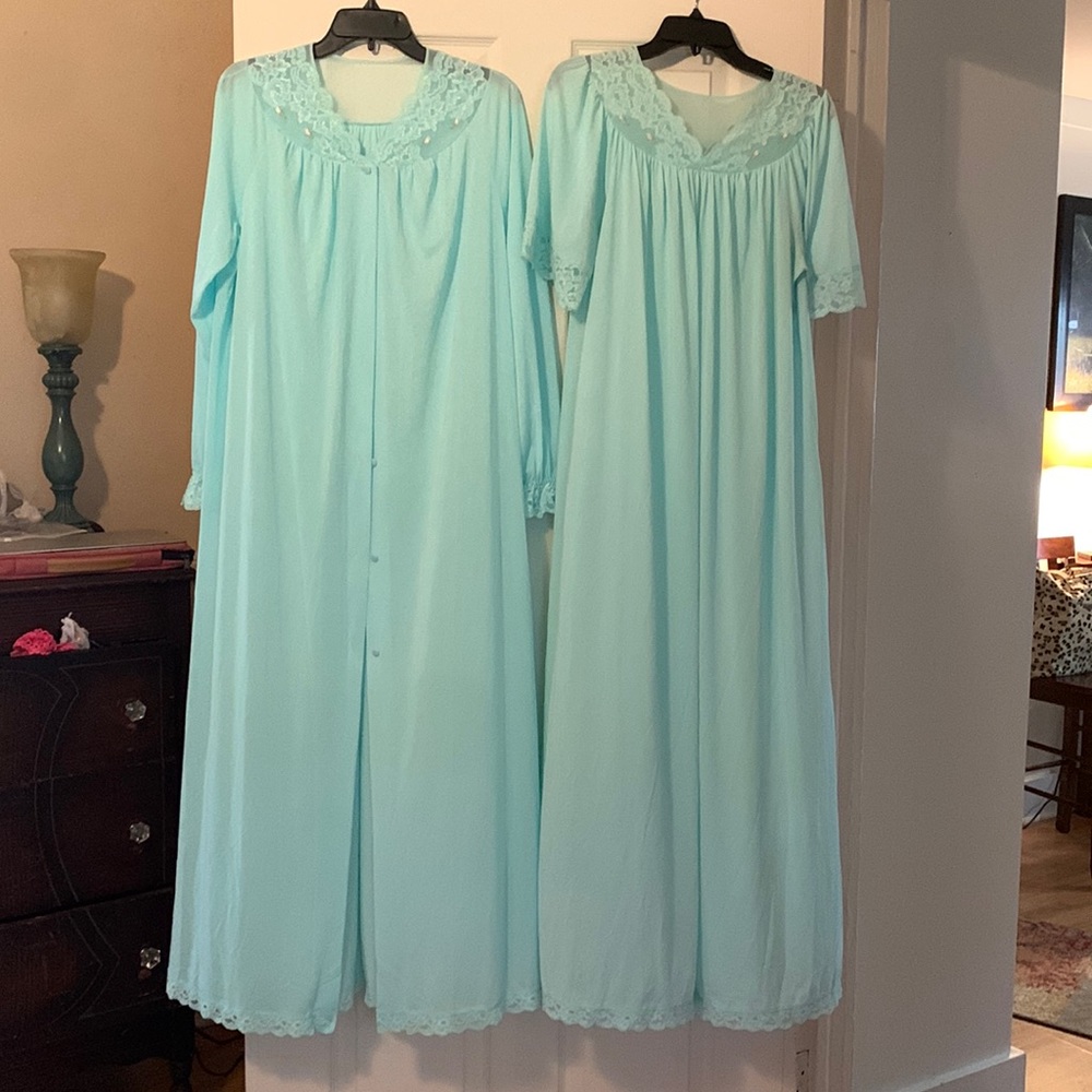 Vintage nightgown and robe set SIZE MEDIUM green nylon SHADOWLINE classic